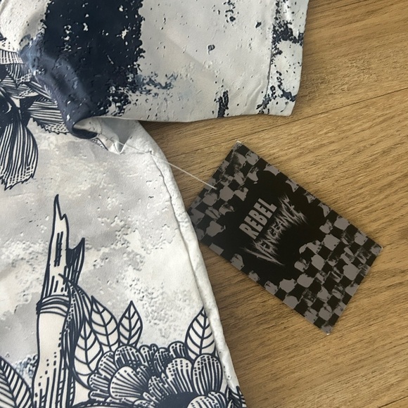 Rebel Vengeance Skull & Floral Button-Up Shirt | NWT Rare | 3XL - Picture 5 of 9